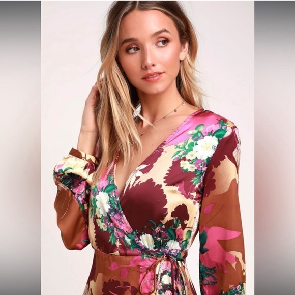 Lulus “put on a smile “ Floral Wrap Dress size XL - Picture 3 of 10